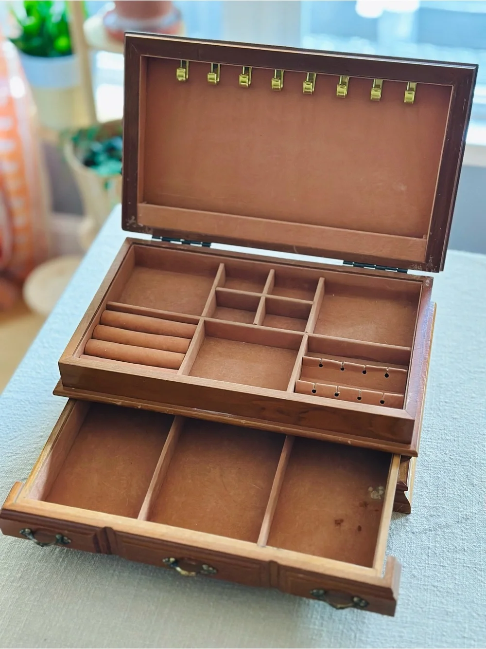 Vintage jewelry box with jewelry